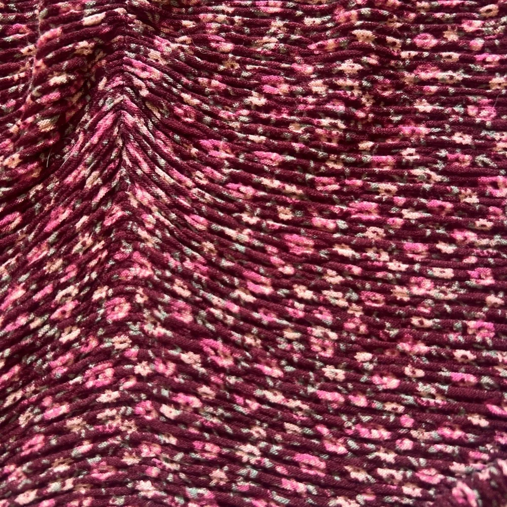 Floral Hollister Long Sleeve V-Neck - Picture 4 of 6